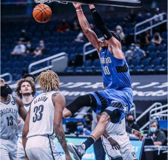 篮网鏖战尼克斯,拉文一己之力扛起全队的简单介绍 篮网鏖战尼克斯,拉文一己之力扛起全队的简单介绍