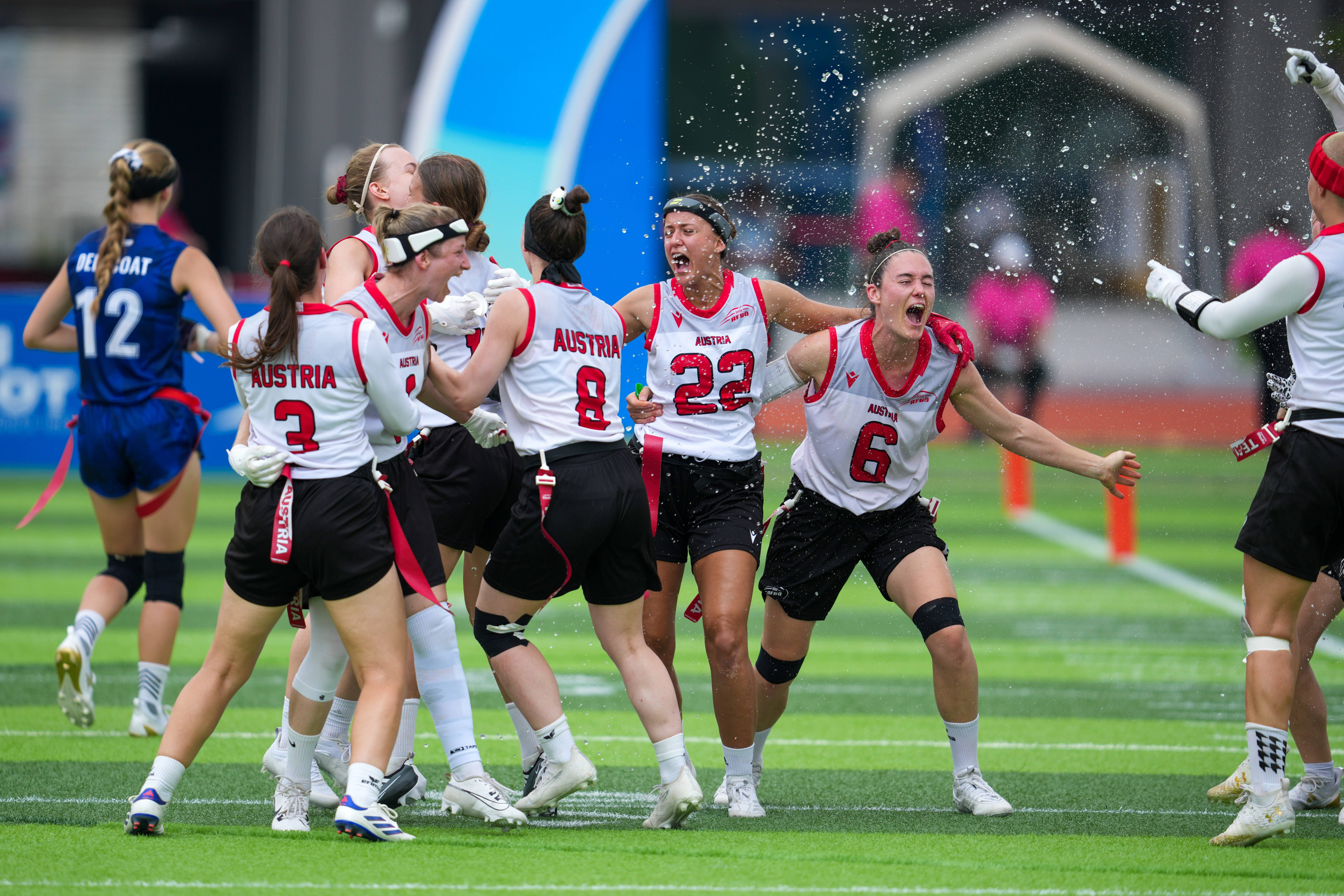 包含英国乒乓球队强势奥地利乒乓球队，波尔三分雨点燃全场的词条