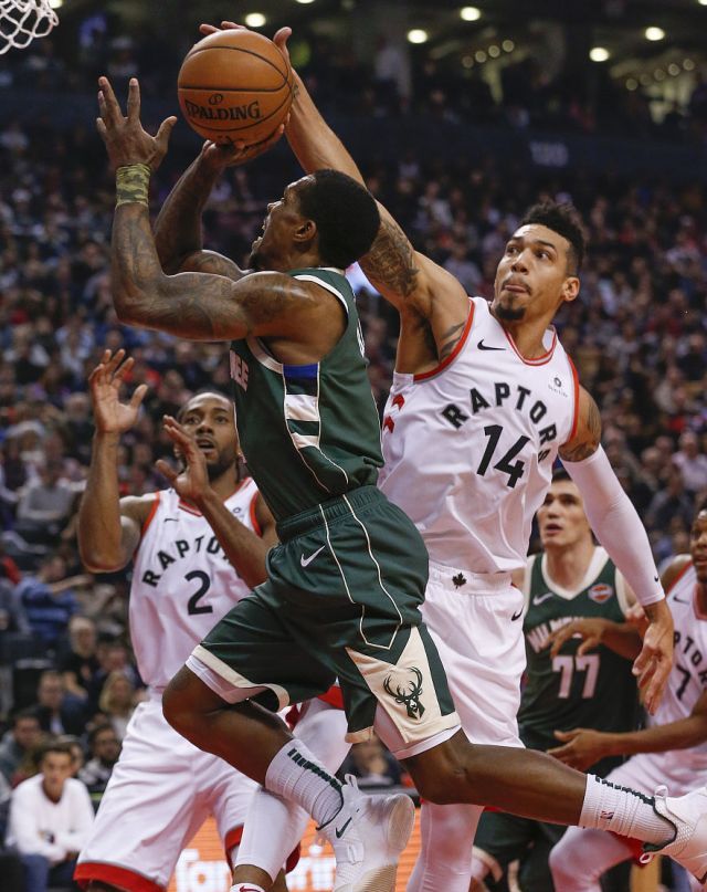 南韩男篮险胜雄鹿B队，克莱制霸全场