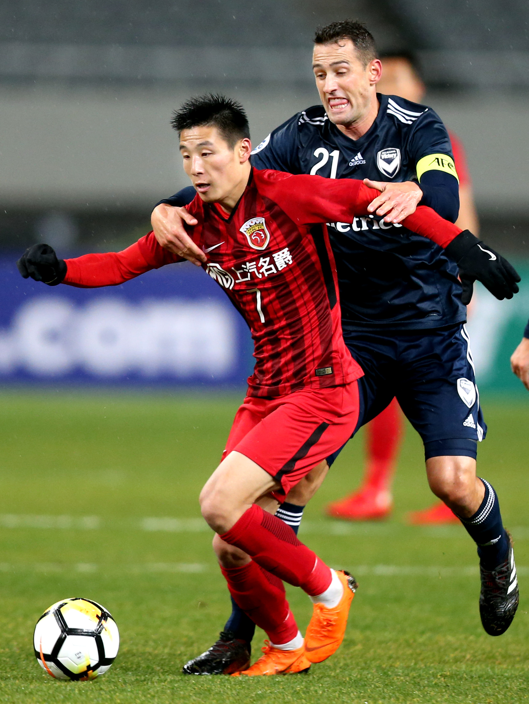 上海上港球员集结备战亚冠比赛,全力争胜的简单介绍 上海上港球员集结备战亚冠比赛,全力争胜的简单介绍