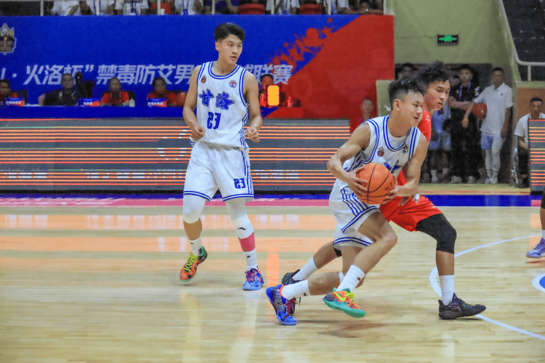 包含国际篮球对决即将上演，球场激情迸发的词条