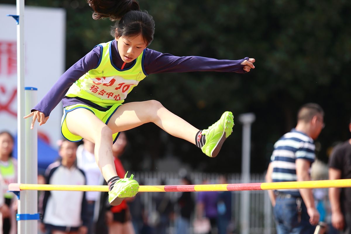 选手在比赛中脚踏实地，稳扎稳打