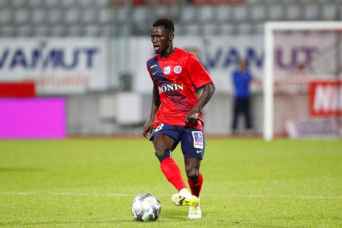 包含沙托鲁保持不败，客场击败对手的词条