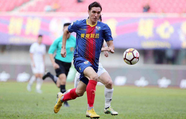 青岛黄海客场大败，保级形势严峻的简单介绍