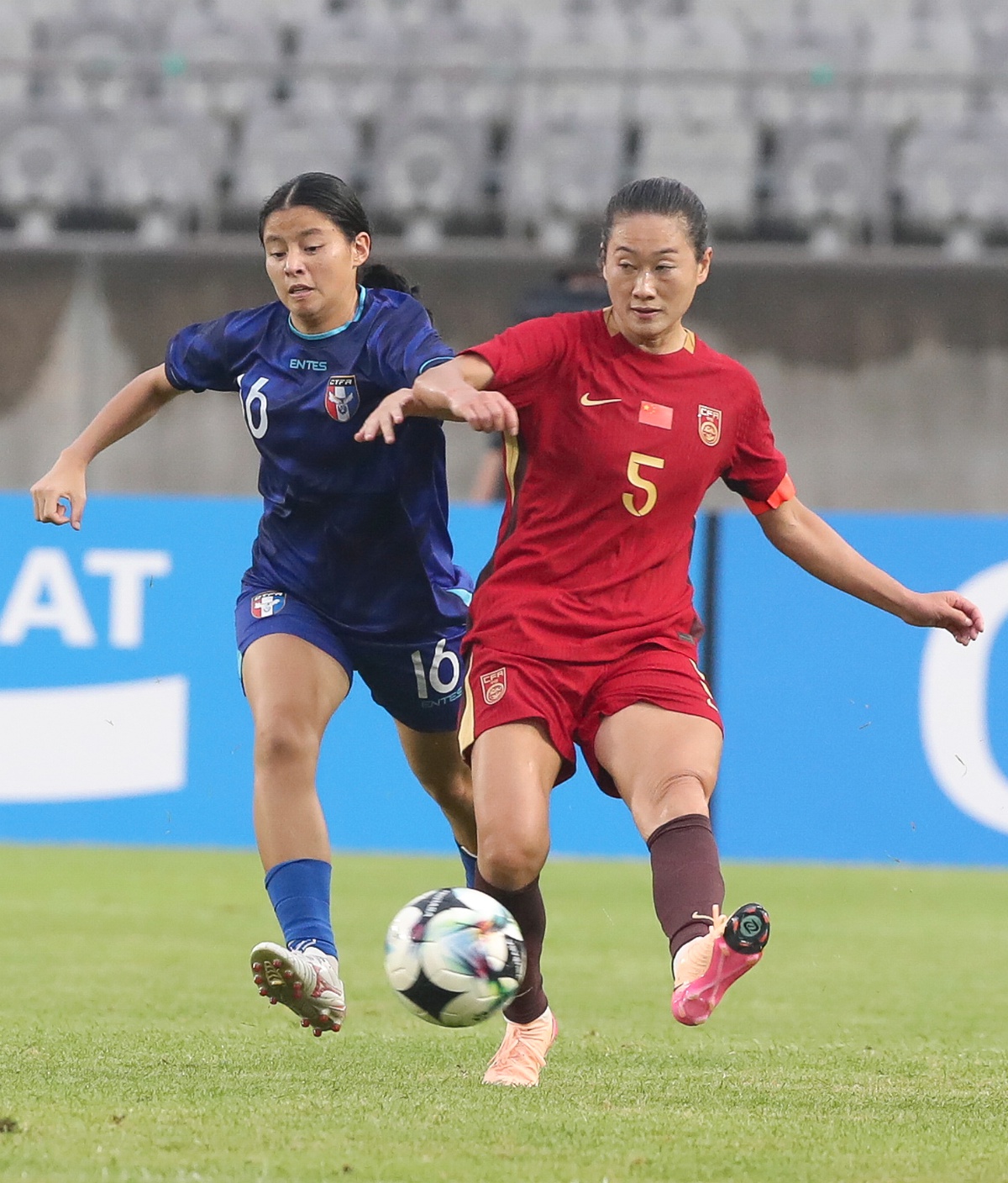 包含亚洲杯女子足球赛中国队迎接挑战，豪取胜利的词条