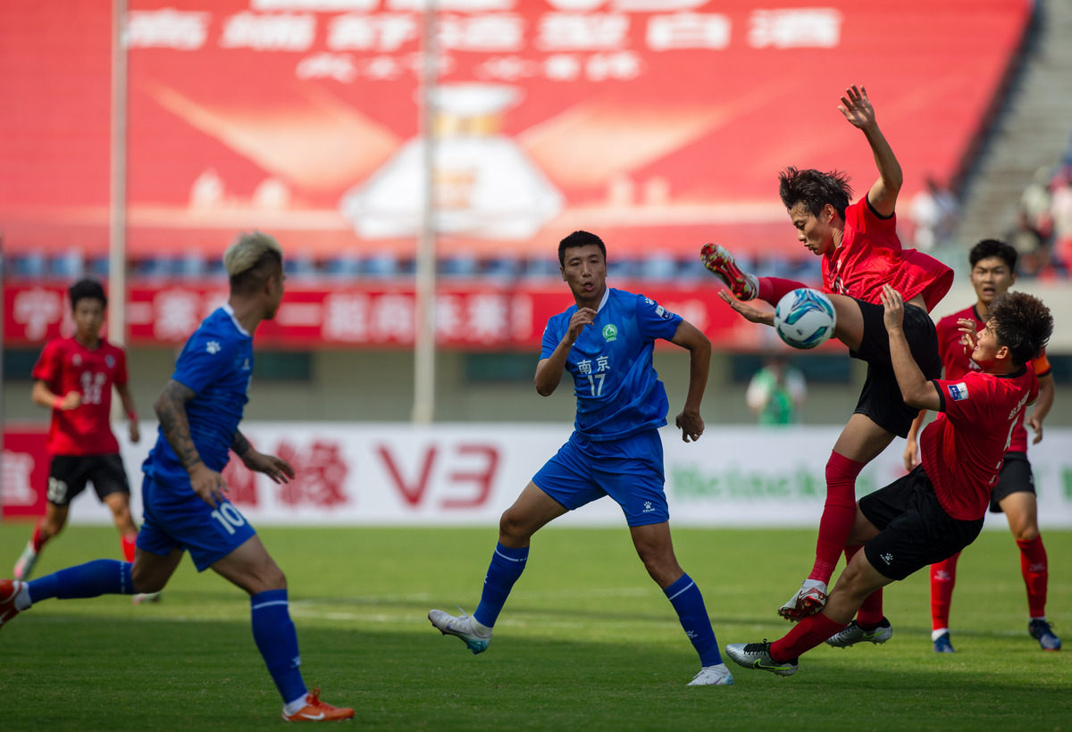 PG中国官网-关于新晋足球联赛赛事掀起狂欢，球员表现优异备受瞩目的信息