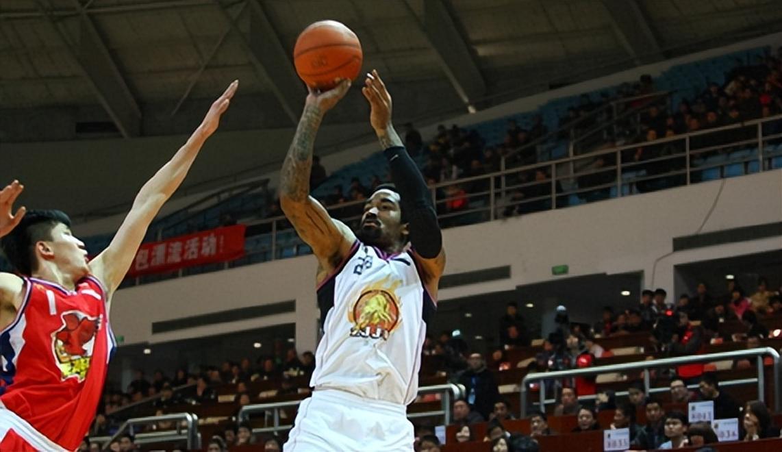 亚洲巨星在NBA赛场上绽放，成为焦点