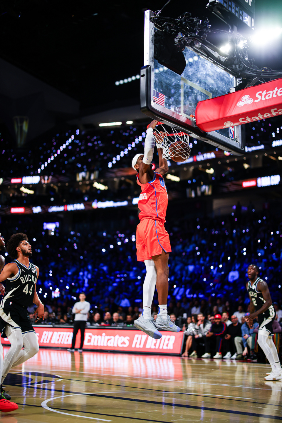 雄鹿轻取骑士，德罗赞带队取胜