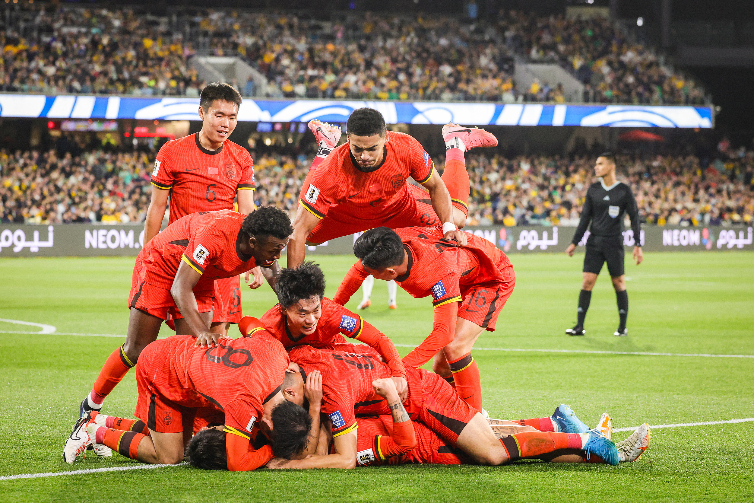 PG中国登录入口-葡萄牙队轻取中国队，马龙点燃赛场