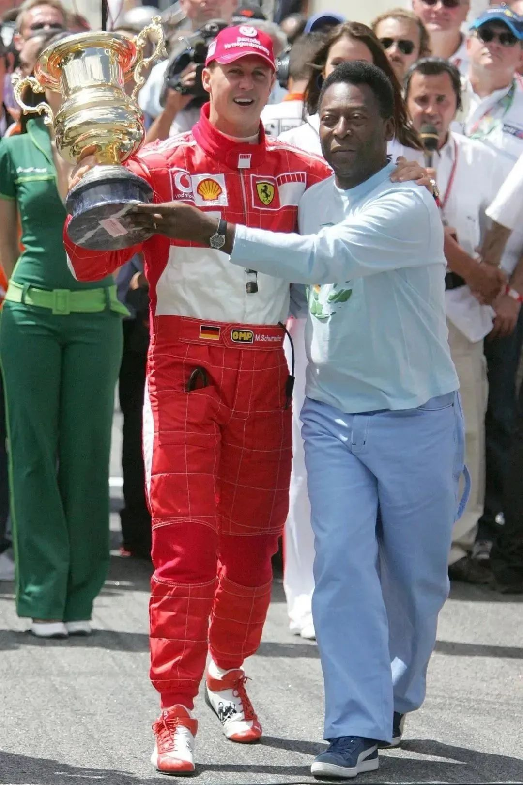 包含威廉姆斯逆转哈斯车队，汉密尔顿高光表现的词条