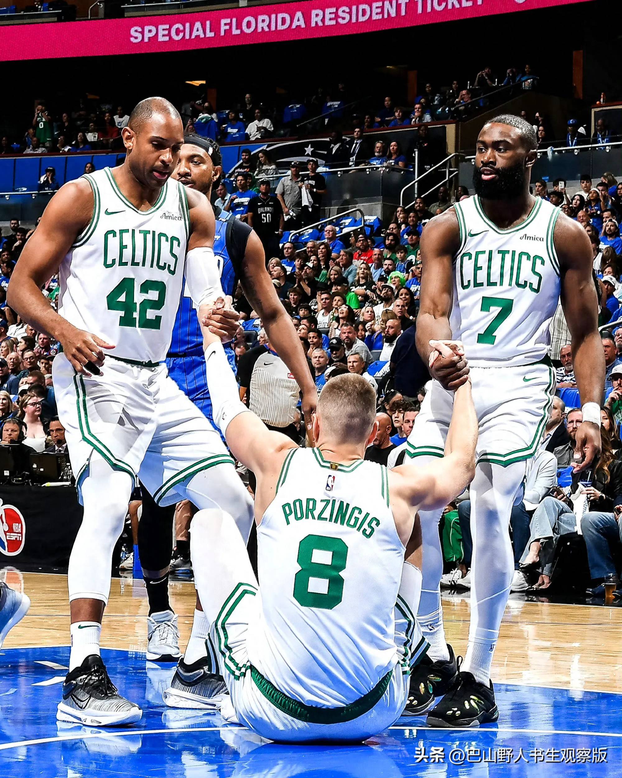 76人绝地反击凯尔特人B队,布克爆发神勇的简单介绍 76人绝地反击凯尔特人B队,布克爆发神勇的简单介绍