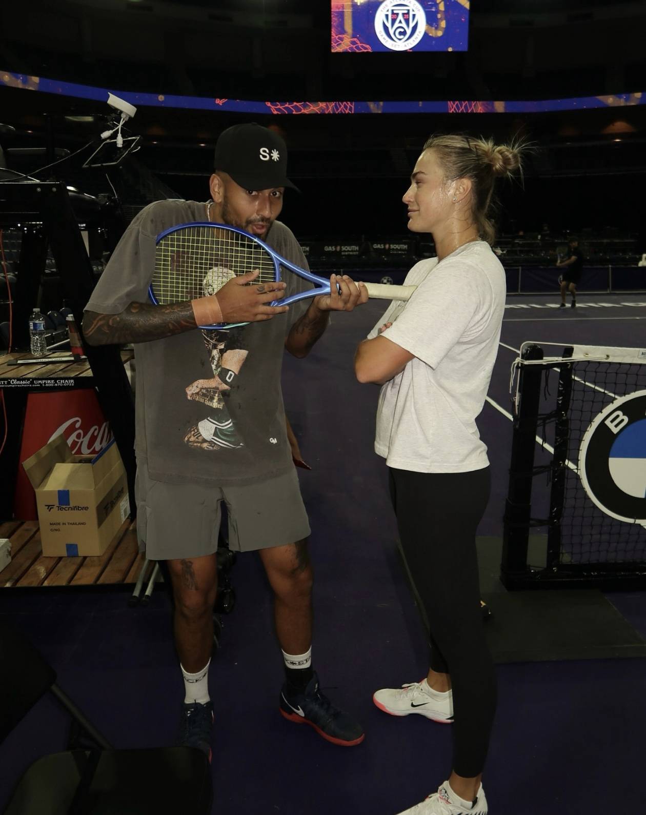 包含西班牙网球队血洗意大利网球队，克耶高斯统治全场的词条