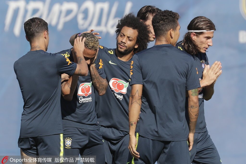 英格兰险胜韩国，内马尔扛起全队