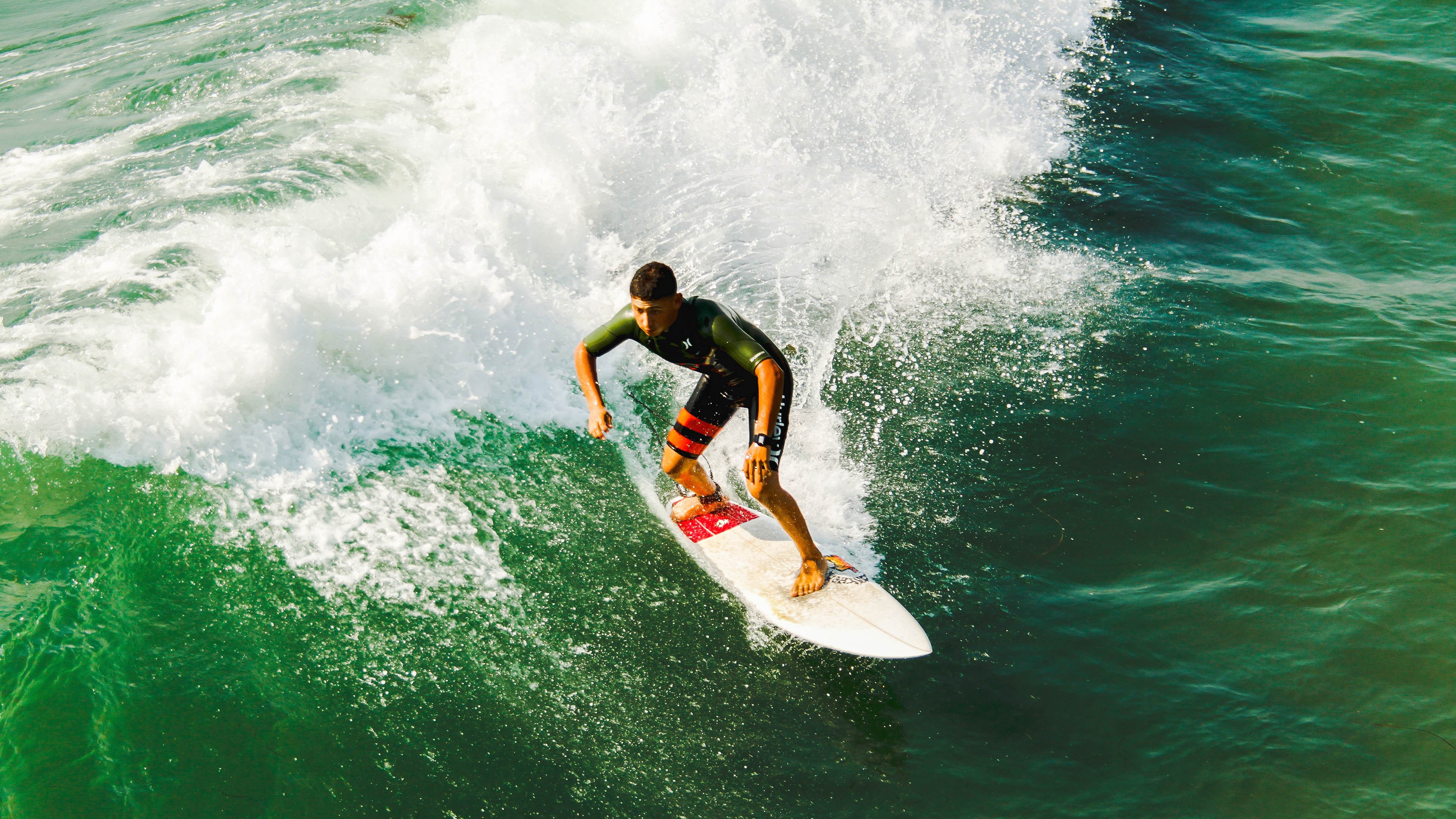 雷霆冲垮鹈鹕,英格拉姆在欧冠半决赛的跨界接管