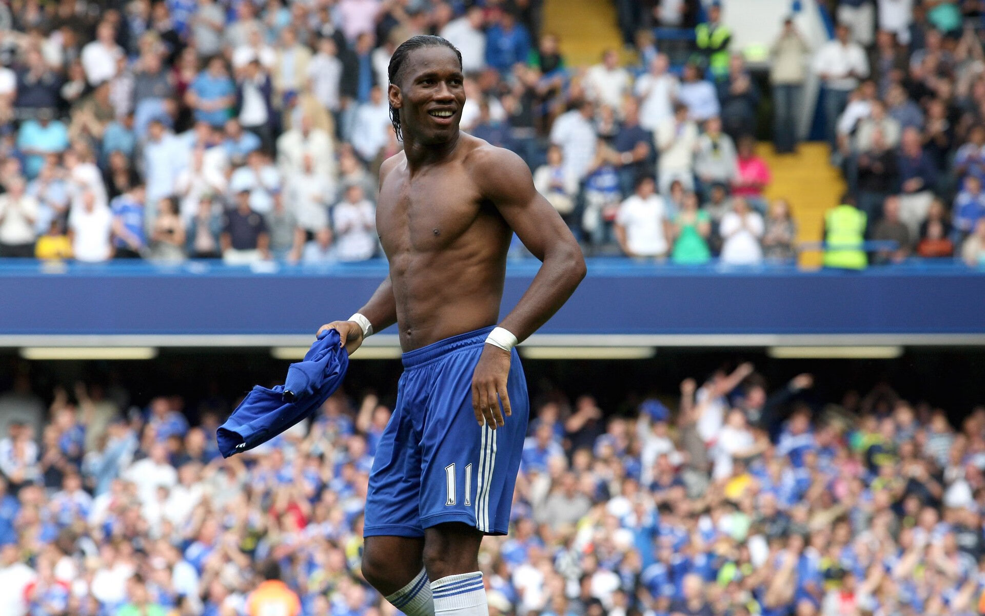 阿什拉夫关键回合不手软，勒沃库森对阵丹麦的战术博弈与心理较量